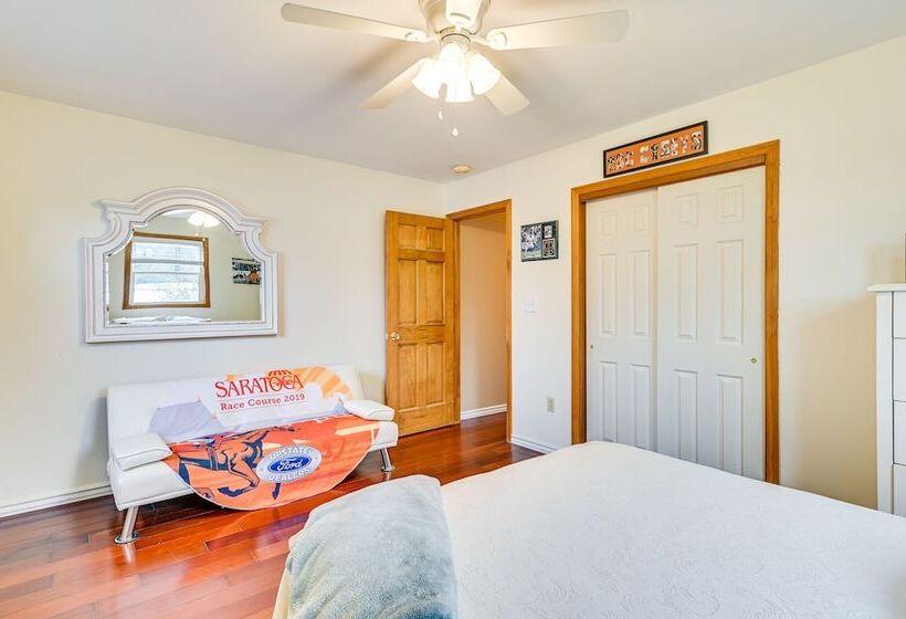 Saratoga Springs Home Near Skidmore College!