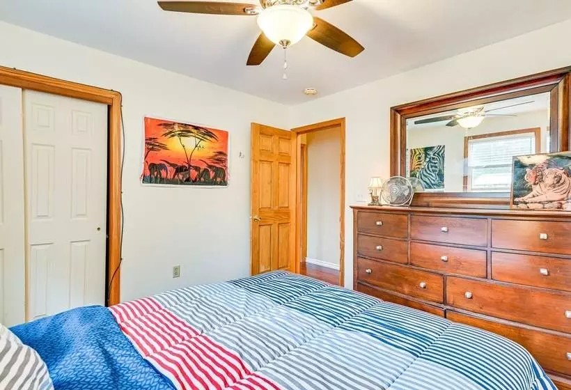 Saratoga Springs Home Near Skidmore College!