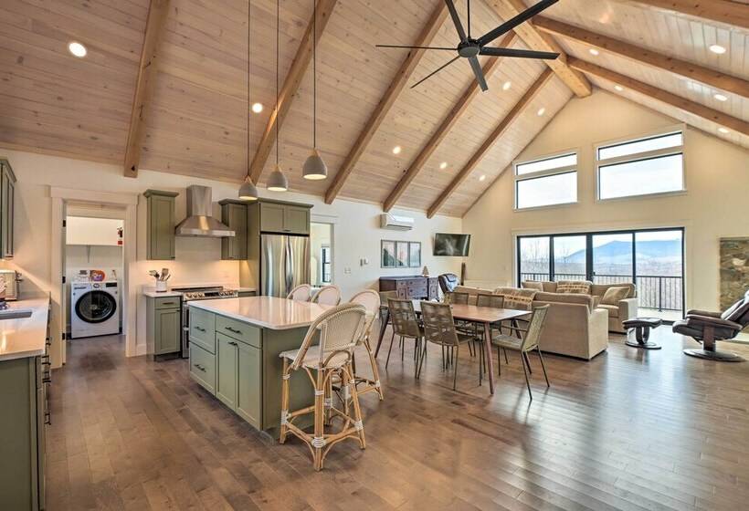 Secluded Kingfield Abode W/ Idyllic Mtn Views