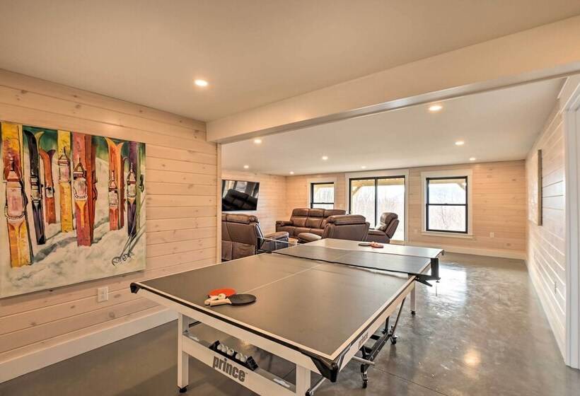 Secluded Kingfield Abode W/ Idyllic Mtn Views