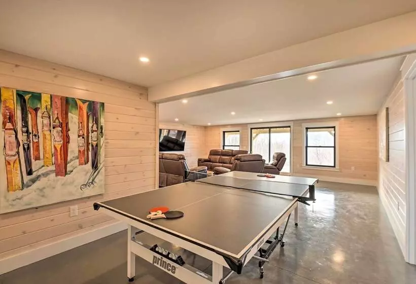 Secluded Kingfield Abode W/ Idyllic Mtn Views