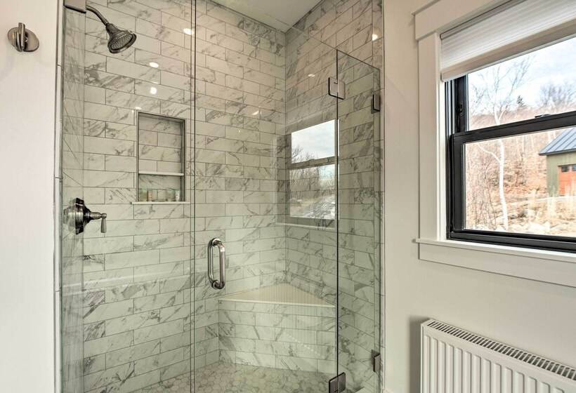 Secluded Kingfield Abode W/ Idyllic Mtn Views