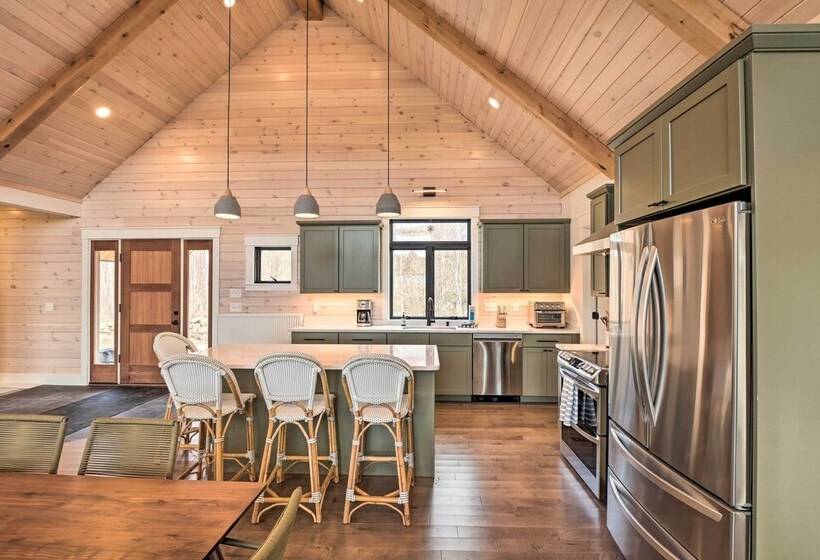 Secluded Kingfield Abode W/ Idyllic Mtn Views