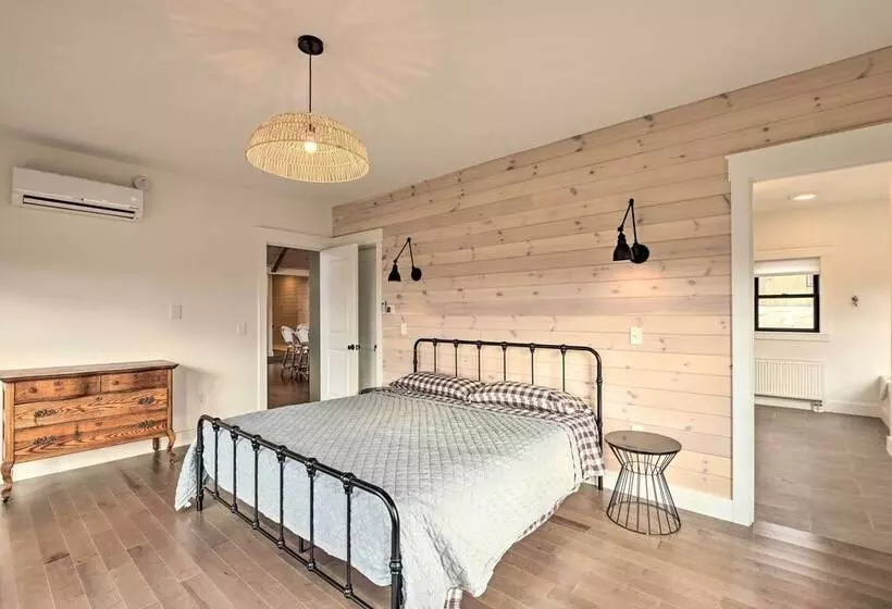 Secluded Kingfield Abode W/ Idyllic Mtn Views