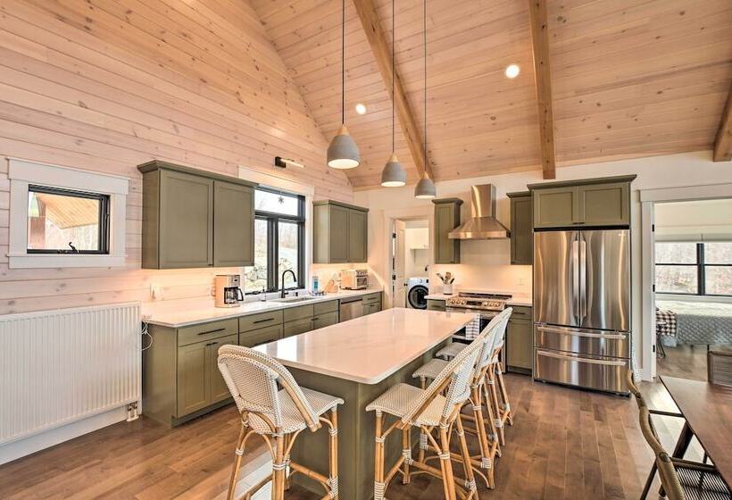 Secluded Kingfield Abode W/ Idyllic Mtn Views