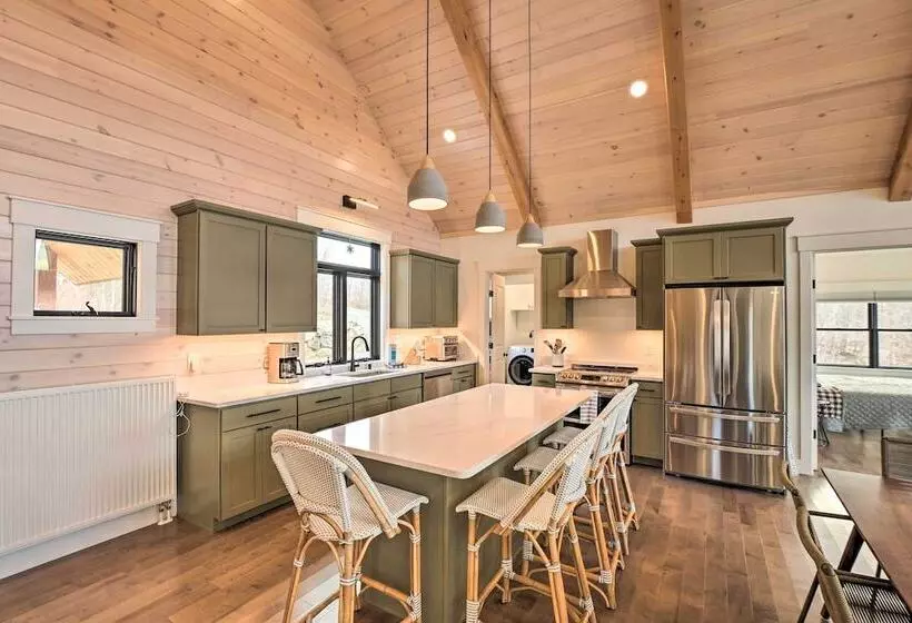 Secluded Kingfield Abode W/ Idyllic Mtn Views