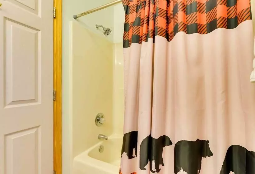 Smoky Mountain Cabin W/ Fire Pit: Hike & Fish!