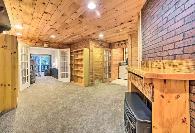 Spacious Cabin W/ Decks Near Saratoga Springs