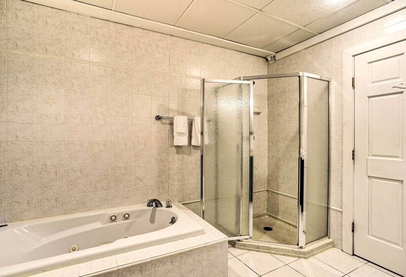 Spacious Cabin W/ Decks Near Saratoga Springs