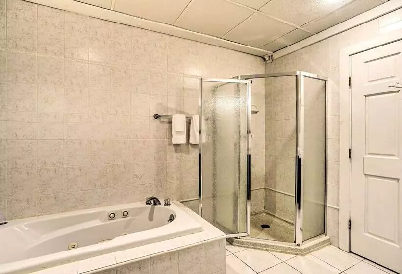 Spacious Cabin W/ Decks Near Saratoga Springs