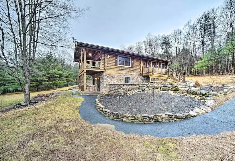 Spacious Cabin W/ Decks Near Saratoga Springs