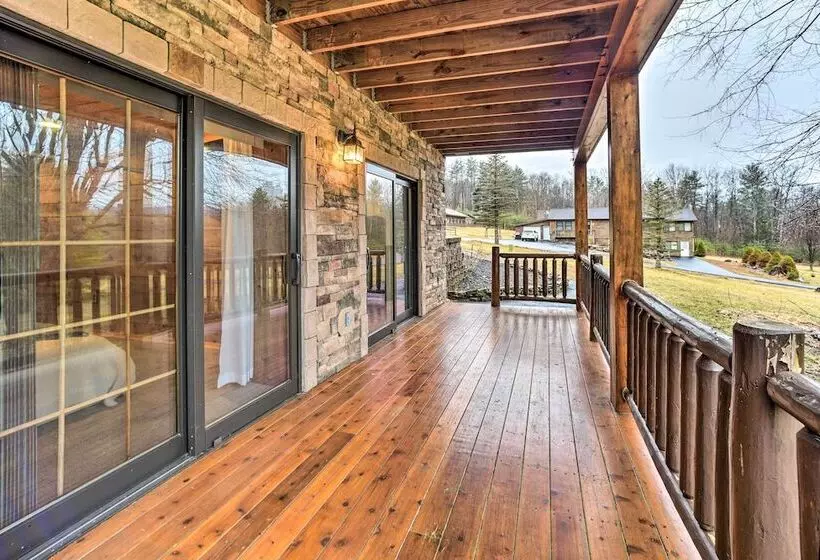 Spacious Cabin W/ Decks Near Saratoga Springs