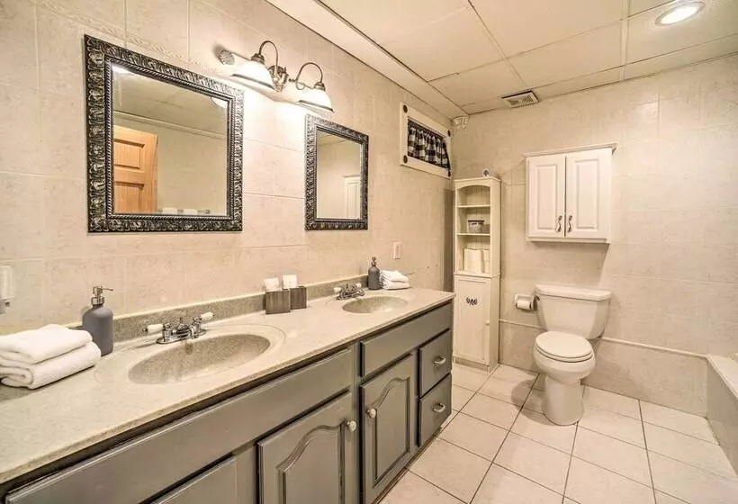 Spacious Cabin W/ Decks Near Saratoga Springs