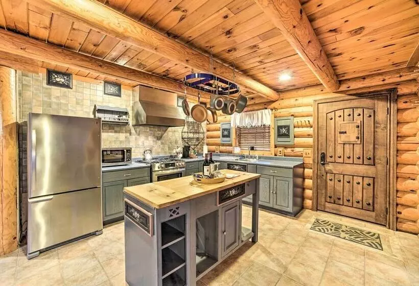 Spacious Cabin W/ Decks Near Saratoga Springs