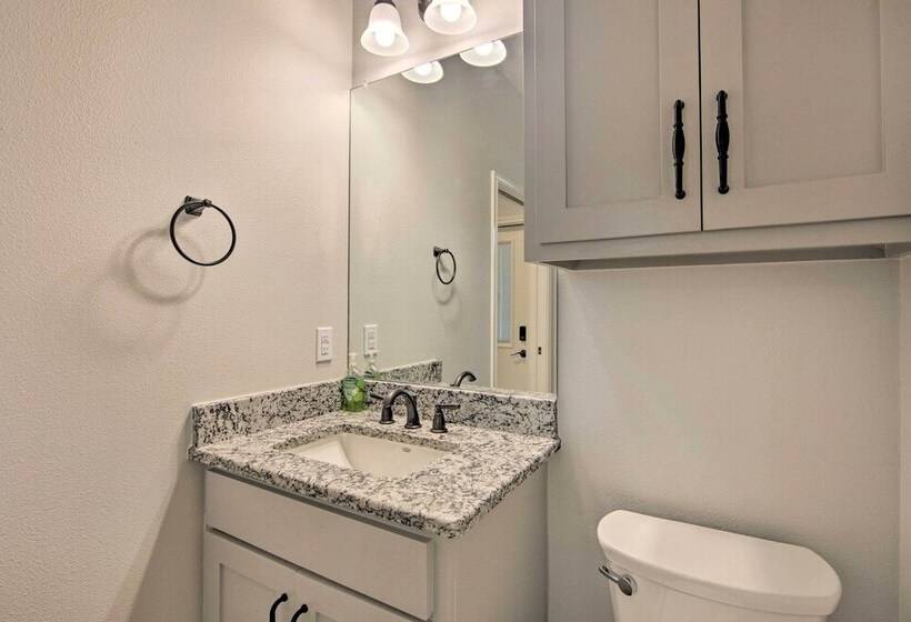 Home W/ Screened Porch Near Toledo Bend Lake!