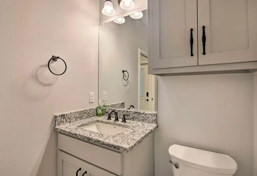 Home W/ Screened Porch   Near Toledo Bend Lake!