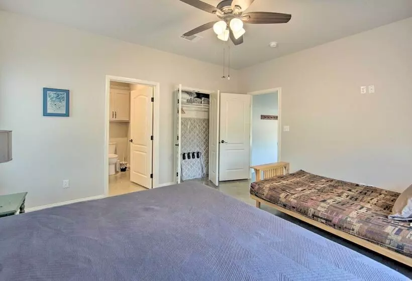 Home W/ Screened Porch   Near Toledo Bend Lake!