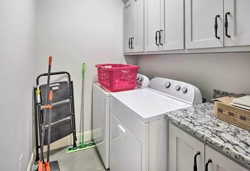 Home W/ Screened Porch   Near Toledo Bend Lake!