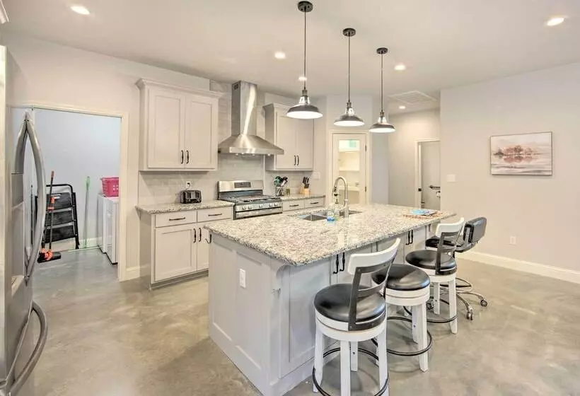 Home W/ Screened Porch   Near Toledo Bend Lake!