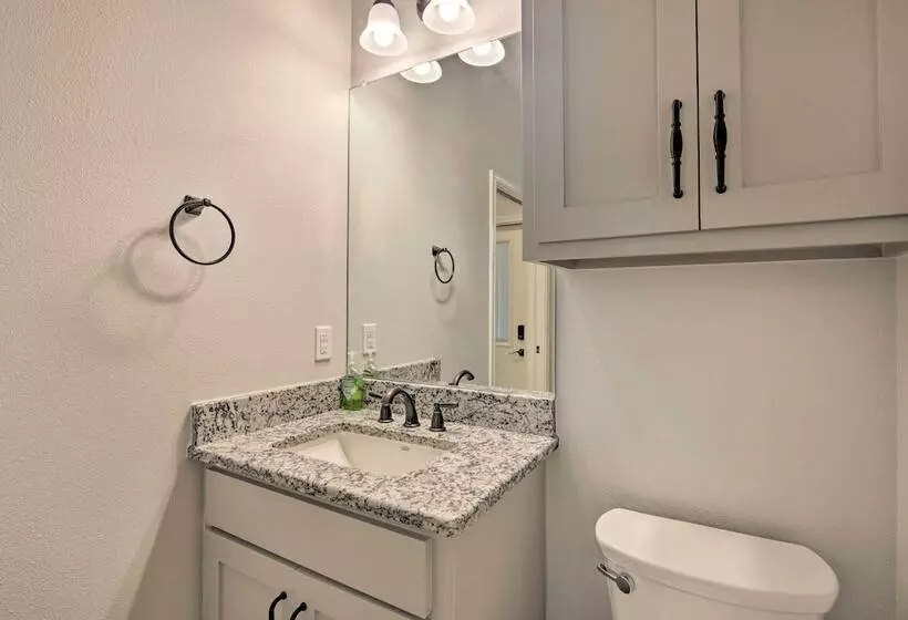 Home W/ Screened Porch   Near Toledo Bend Lake!