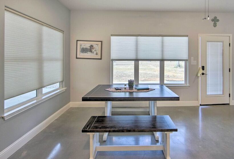 Home W/ Screened Porch Near Toledo Bend Lake!