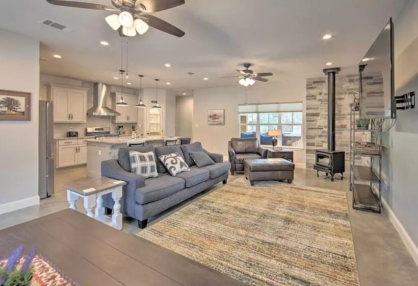 Home W/ Screened Porch   Near Toledo Bend Lake!