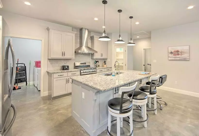 Home W/ Screened Porch   Near Toledo Bend Lake!