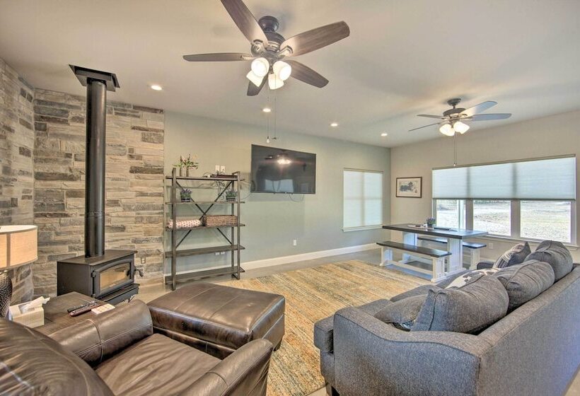 Home W/ Screened Porch Near Toledo Bend Lake!