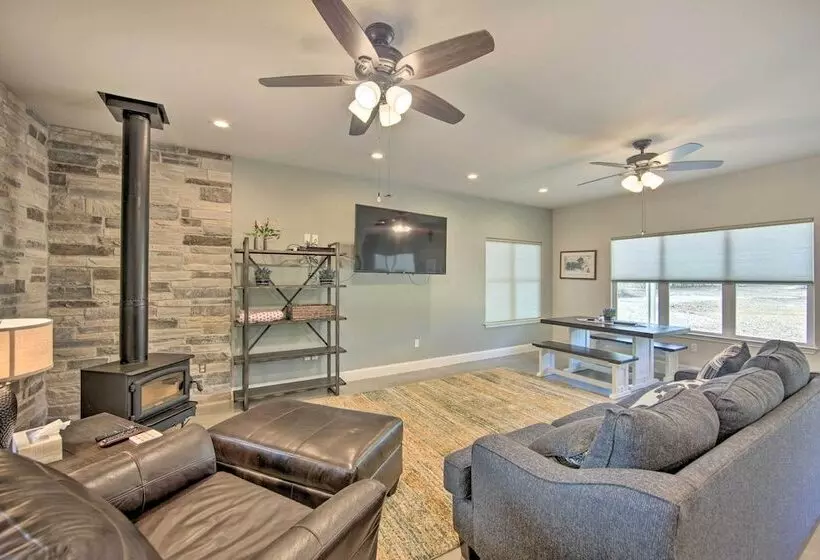 Home W/ Screened Porch   Near Toledo Bend Lake!