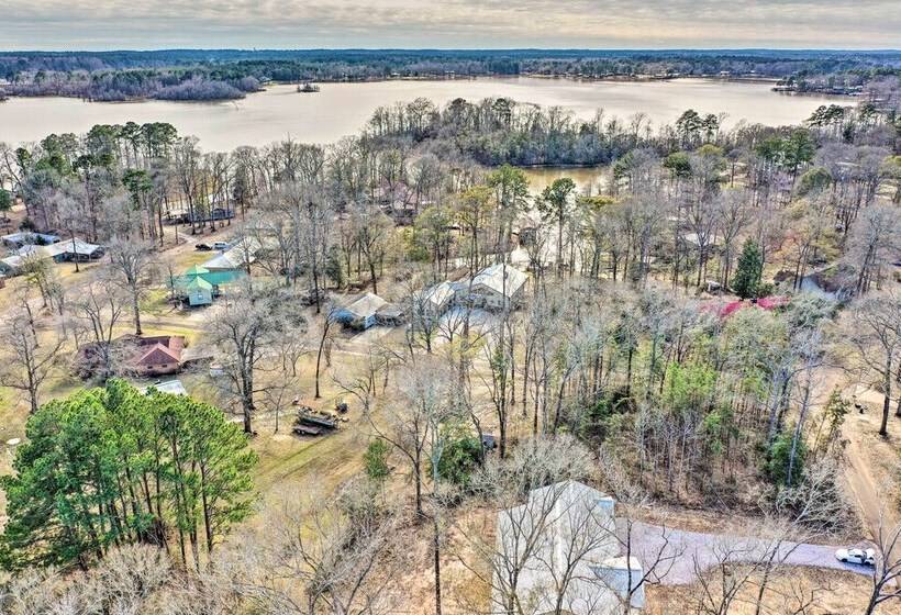 Home W/ Screened Porch Near Toledo Bend Lake!
