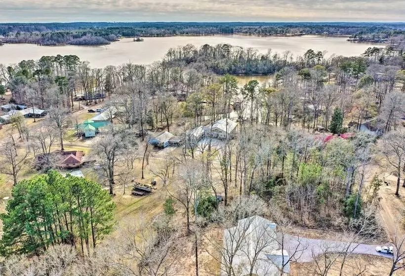 Home W/ Screened Porch   Near Toledo Bend Lake!