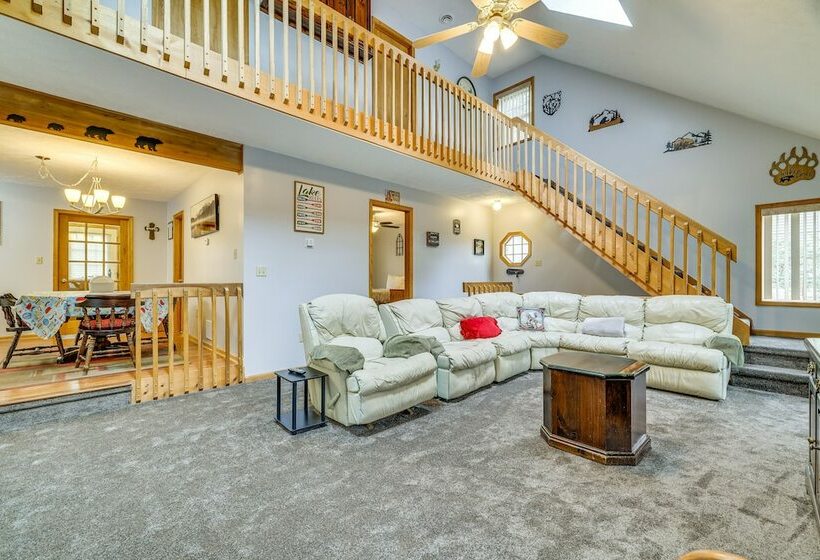 Spacious Lake Ariel Home W/ Deer Lake Beach Access