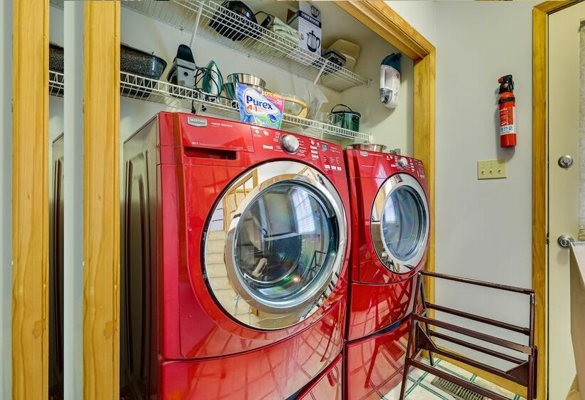 Spacious Lake Ariel Home W/ Deer Lake Beach Access