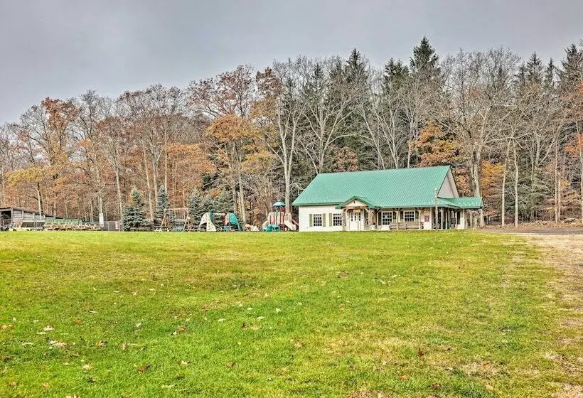 Spacious Lake Ariel Home W/ Deer Lake Beach Access