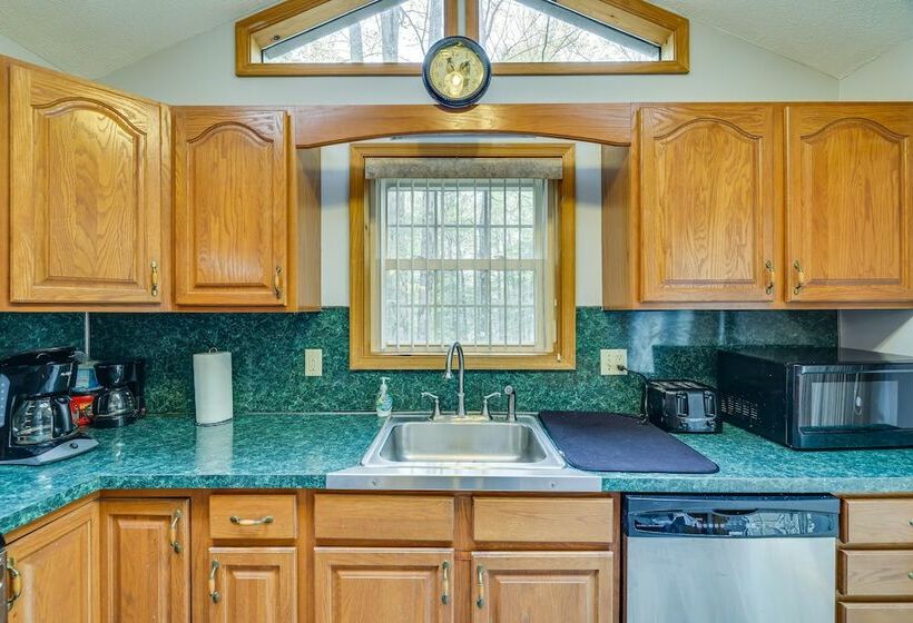 Spacious Lake Ariel Home W/ Deer Lake Beach Access