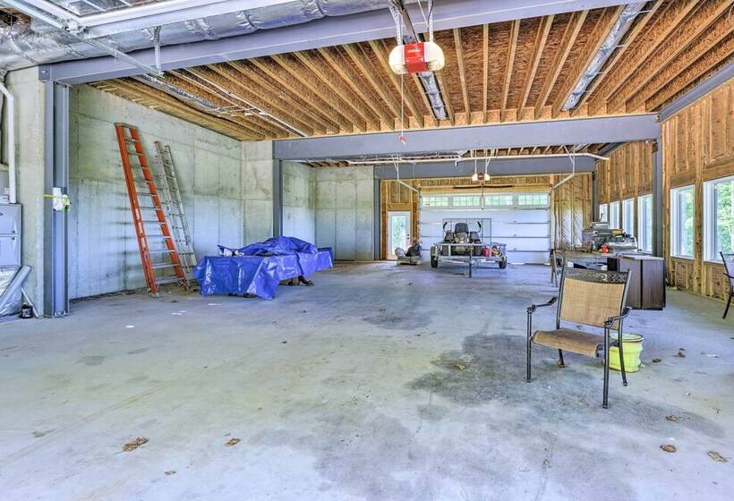 Spacious Lineville Home W/ Deck + Mtn Views!