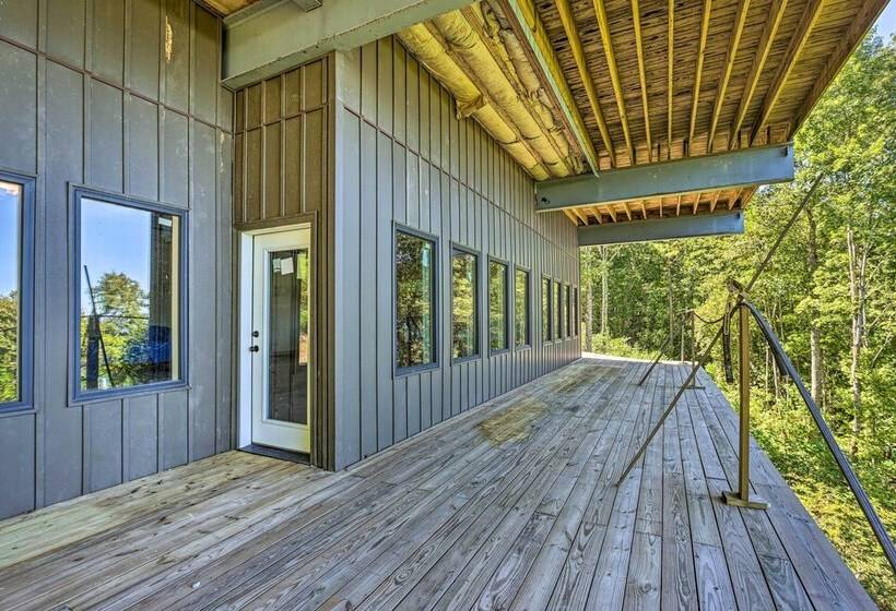 Spacious Lineville Home W/ Deck + Mtn Views!