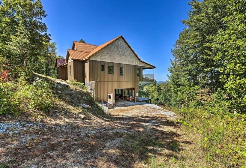 Spacious Lineville Home W/ Deck + Mtn Views!