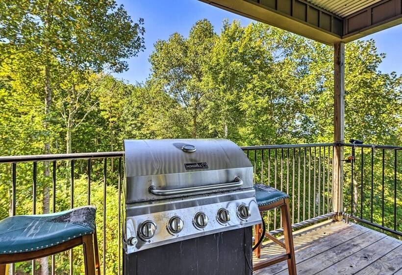 Spacious Lineville Home W/ Deck + Mtn Views!