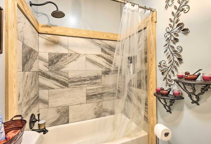 Spacious Lineville Home W/ Deck + Mtn Views!