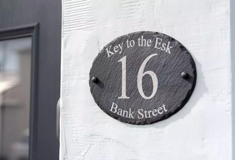 Stunning 1 Bed Cottage Near Carlisle With Hot Tub