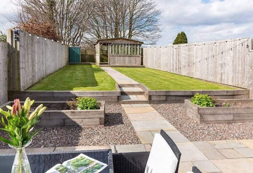 Stunning 1 Bed Cottage Near Carlisle With Hot Tub