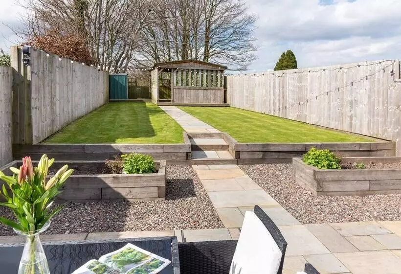 Stunning 1 Bed Cottage Near Carlisle With Hot Tub