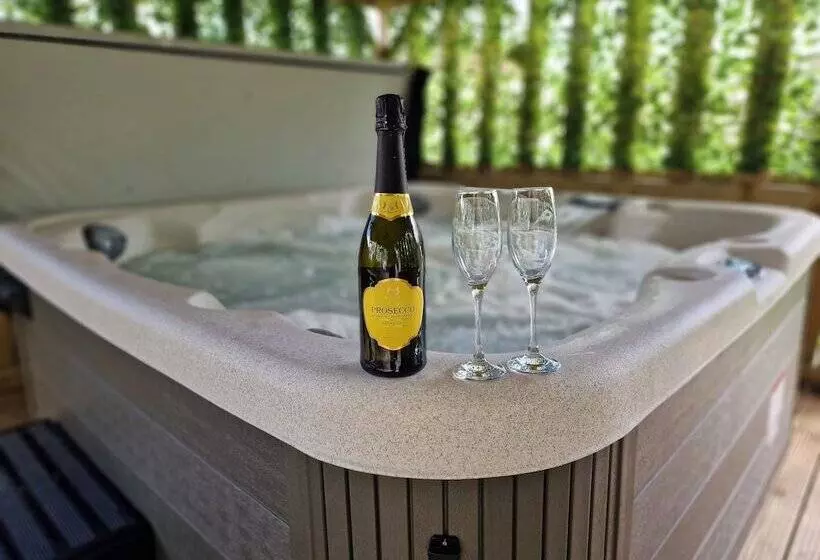 Stunning 1 Bed Cottage Near Carlisle With Hot Tub