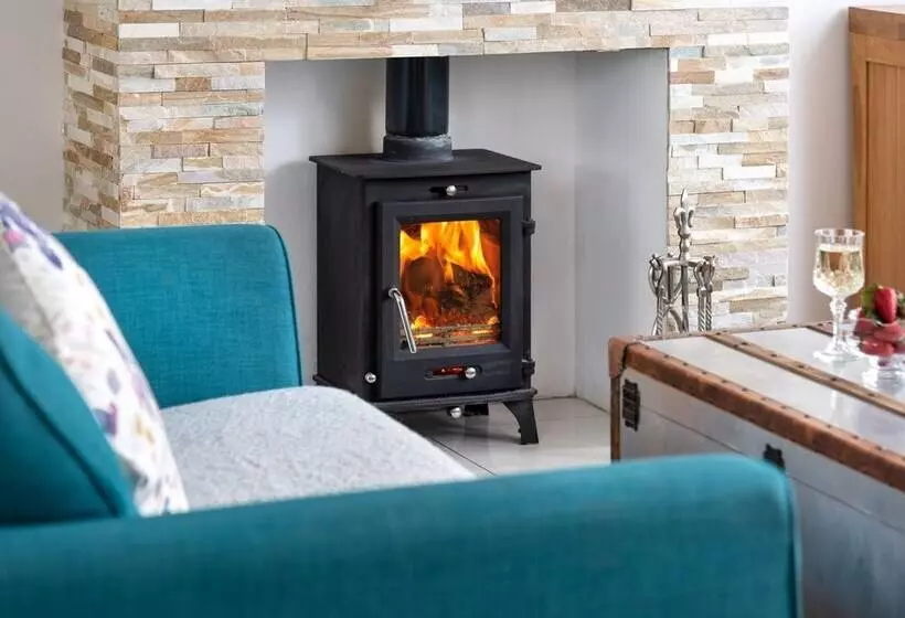 Stunning 1 Bed Cottage Near Carlisle With Hot Tub