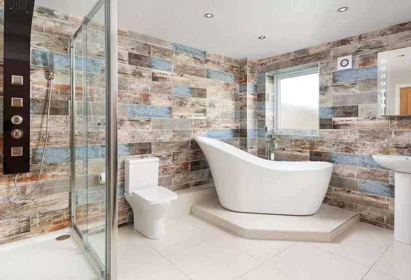 Stunning 1 Bed Cottage Near Carlisle With Hot Tub