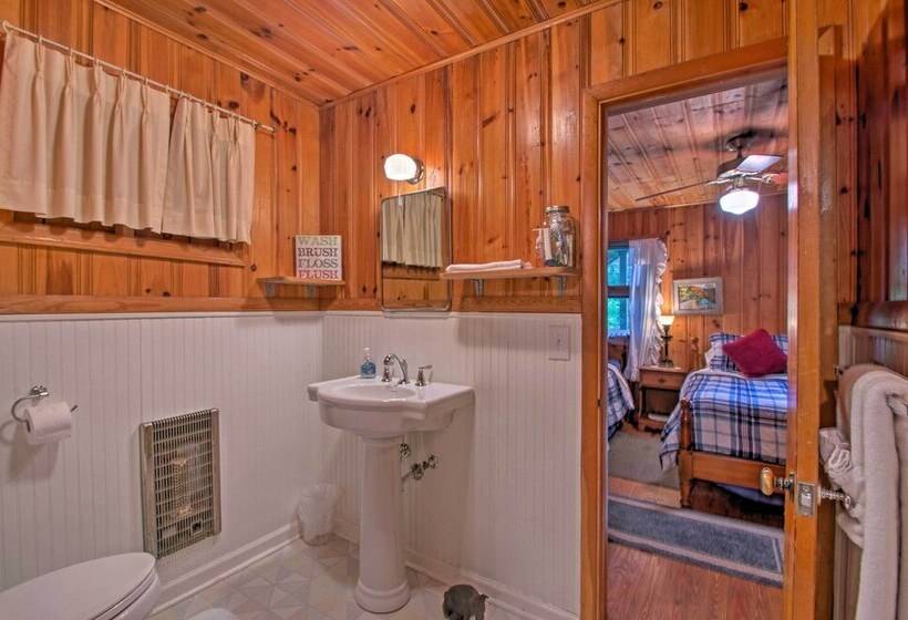 Summit Splendor  Smoky Mountain Cabin W/ Fire Pit