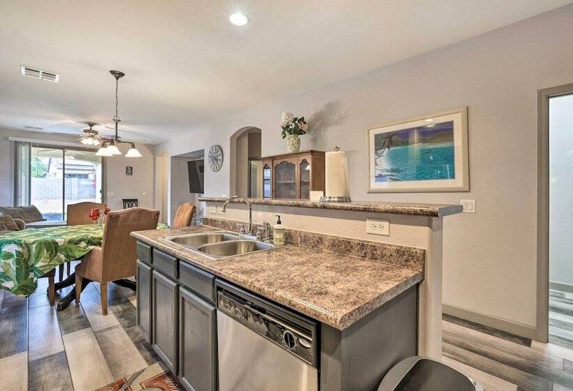 Pet Friendly Surprise Cottage: Yard & Pool Access