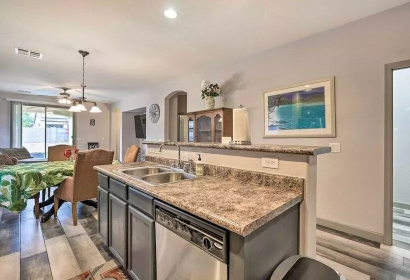 Pet Friendly Surprise Cottage: Yard & Pool Access
