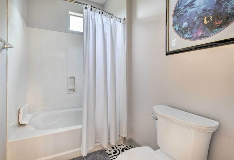 Pet Friendly Surprise Cottage: Yard & Pool Access